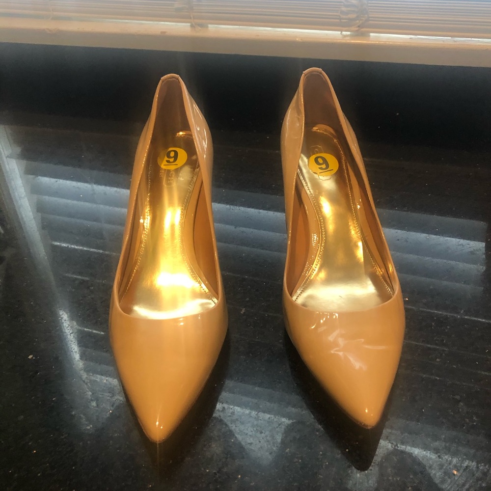 COPY - Size 9 nude/beige COACH brand pump